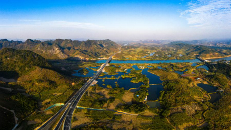 Une autoroute panoramique achevée dans le Guangxi