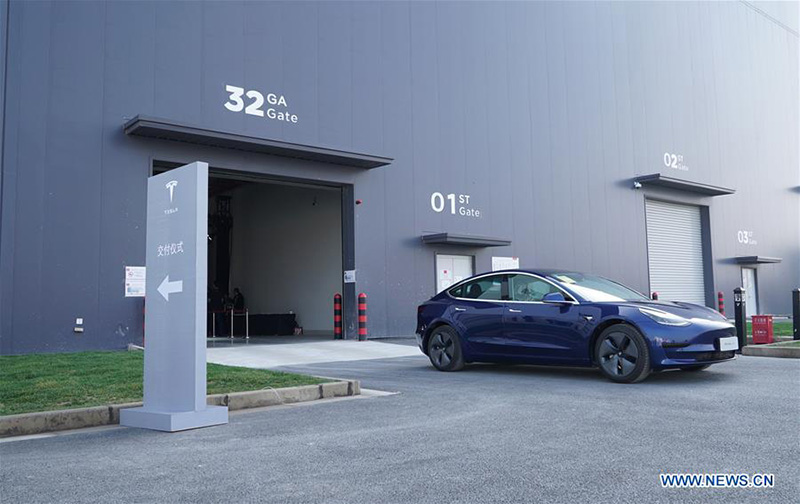 Le premier lot de voitures Tesla produites en Chine livré à Shanghai