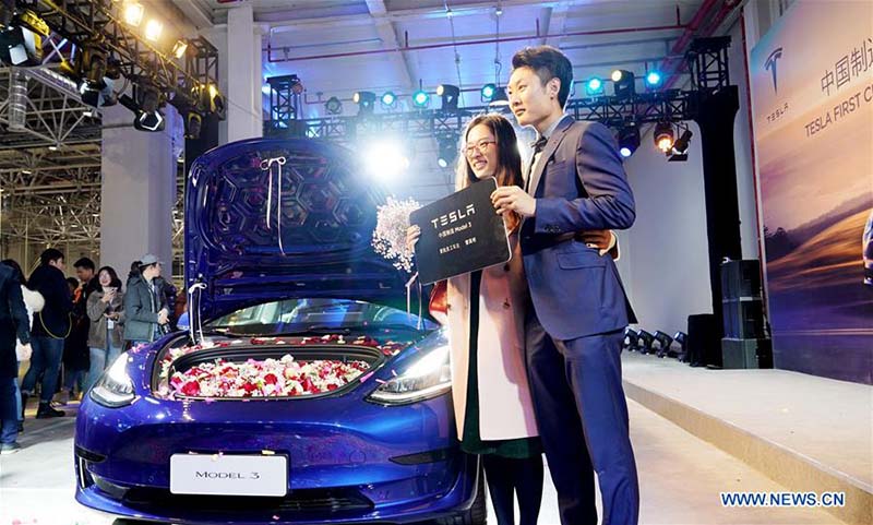 Le premier lot de voitures Tesla produites en Chine livré à Shanghai