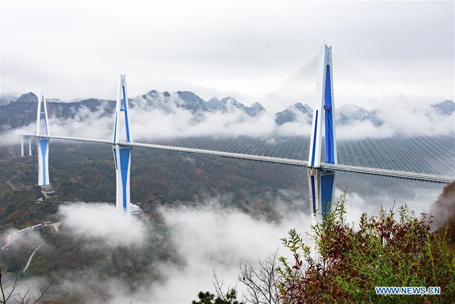 Ouverture à la circulation d'un méga-pont dans la province du Guizhou