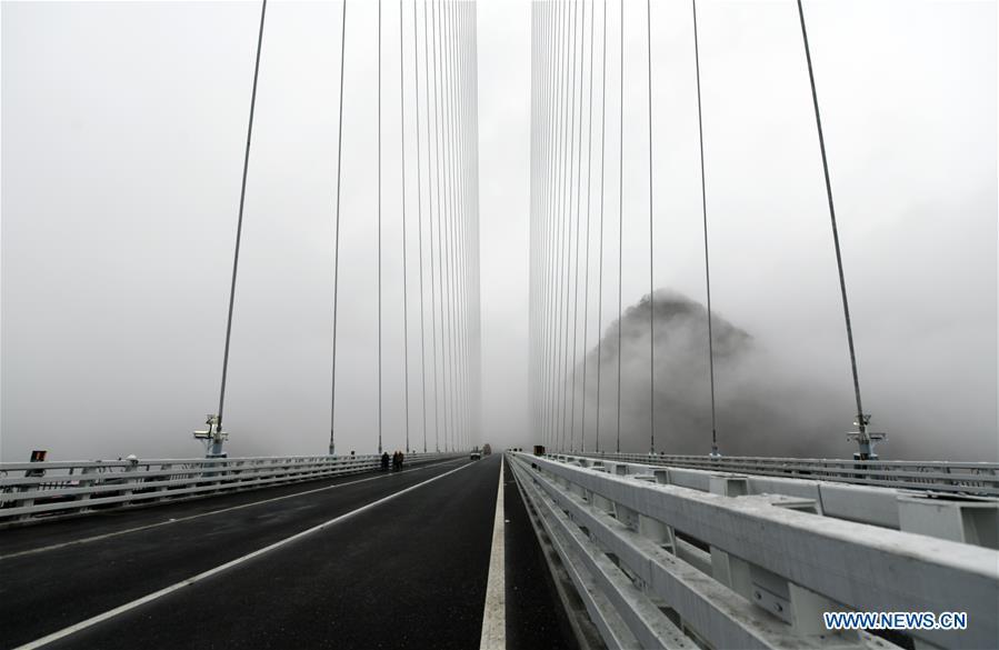 Ouverture à la circulation d'un méga-pont dans la province du Guizhou