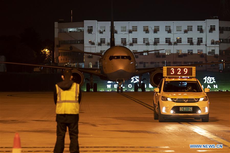 Les premiers charters ramènent 199 habitants du Hubei bloqués à l'étranger