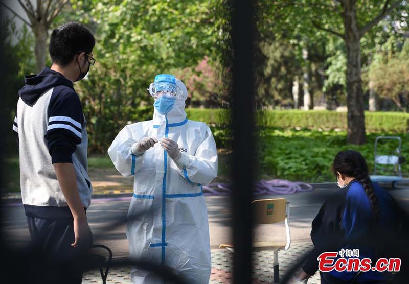 Les lycées rouvrent leurs portes pour les lycéens de Beijing