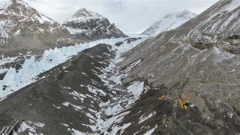 Le camp de transition du mont Everest à 5 800 mètres d'altitude