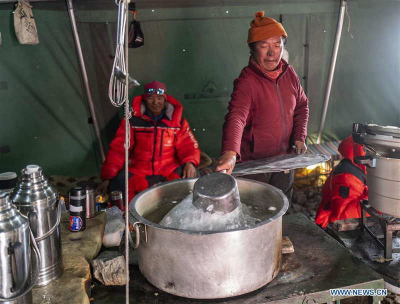 A la découverte du camp avancé à 6 500 mètres d'altitude sur le mont Everest 