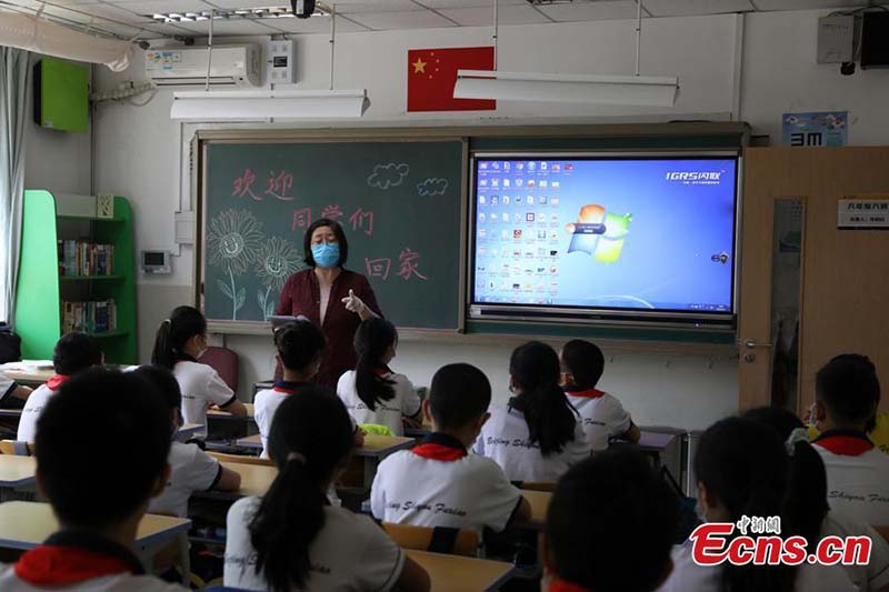 Plus de 400 000 étudiants de Beijing reprennent les cours 