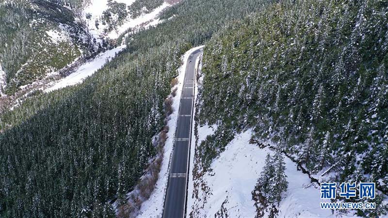 Les merveilleux paysages de l'autoroute Sichuan-Tibet