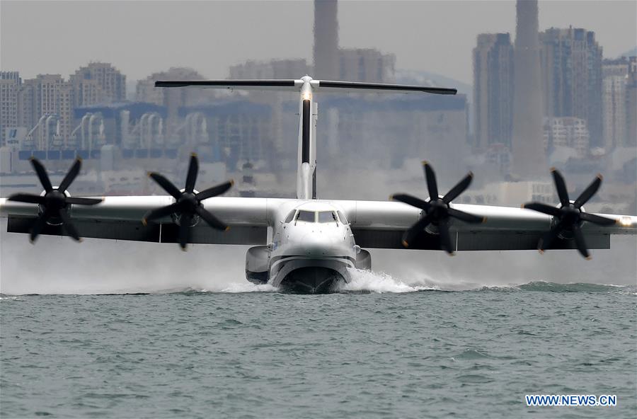 L'avion amphibie chinois AG600 réussit son premier vol au-dessus de la mer