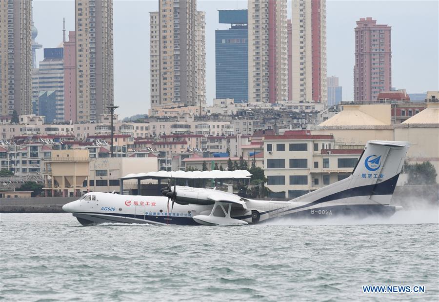 L'avion amphibie chinois AG600 réussit son premier vol au-dessus de la mer