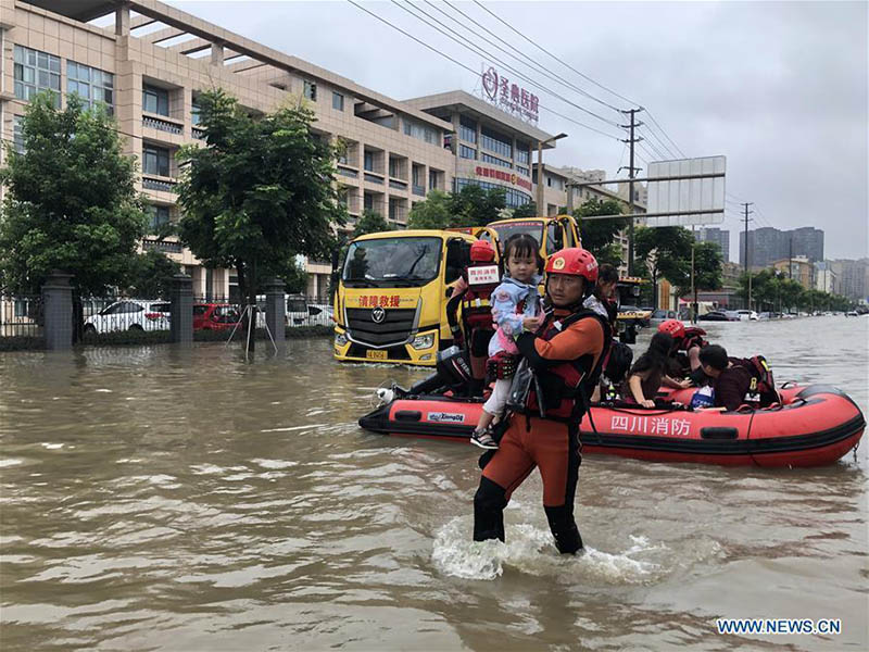 Chine : des pluies torrentielles font des ravages au Sichuan