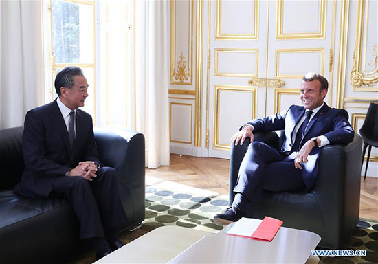 Le président fran?ais Macron rencontre le MAE chinois