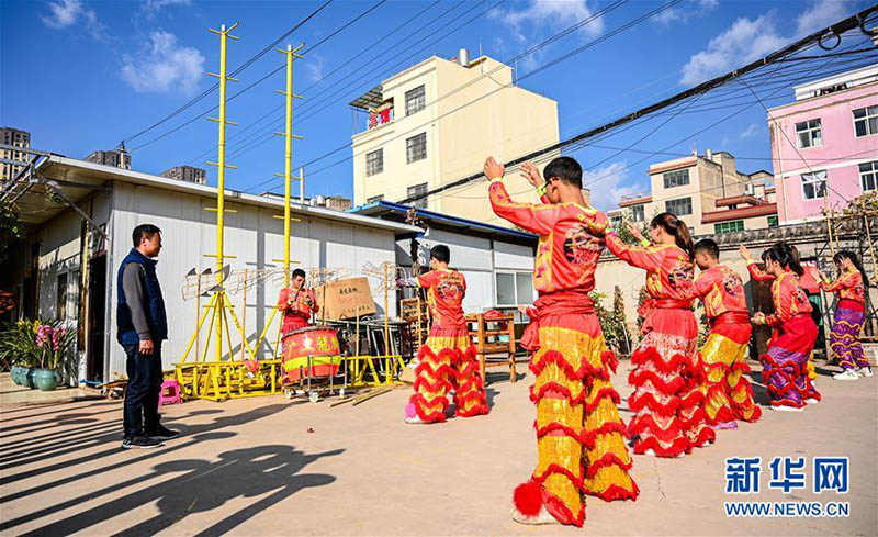 Vingt ans de persévérance et d'héritage d'un danseur de la danse du dragon et du lion