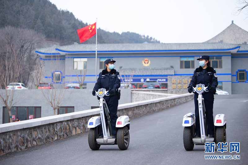 Des policières patrouillent sur la Grande Muraille