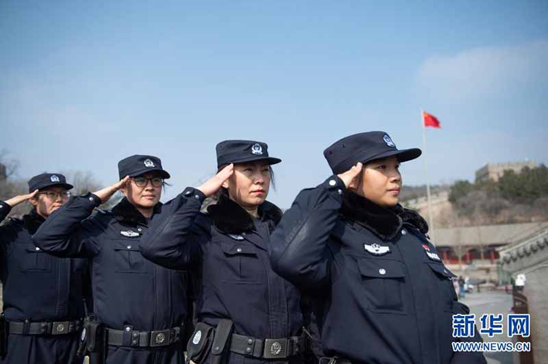 Des policières patrouillent sur la Grande Muraille