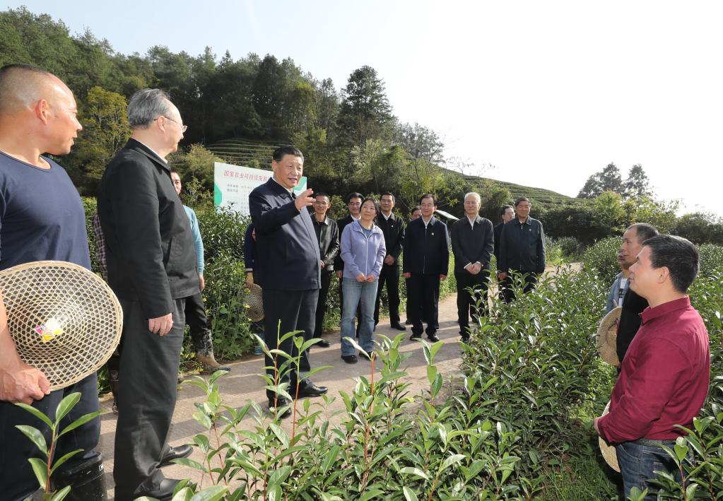 Xi Jinping souligne l'importance de redoubler d'efforts pour servir et s'intégrer dans le nouveau paradigme de développement