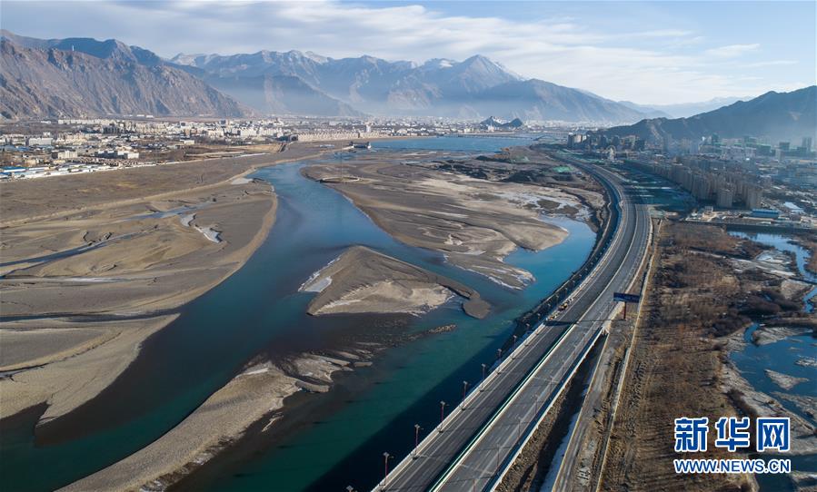 Le Tibet atteint de nouveaux sommets de prospérité grace aux routes et aux infrastructures