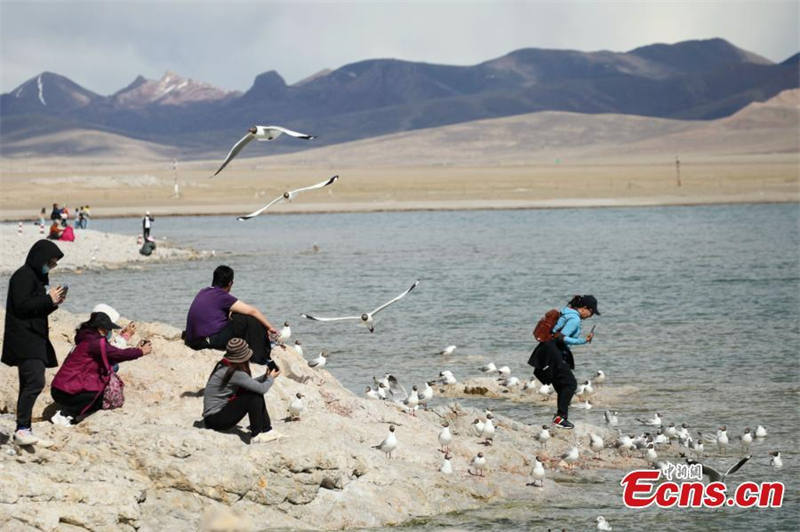 Le lac Namtso au Tibet entre dans la haute saison touristique