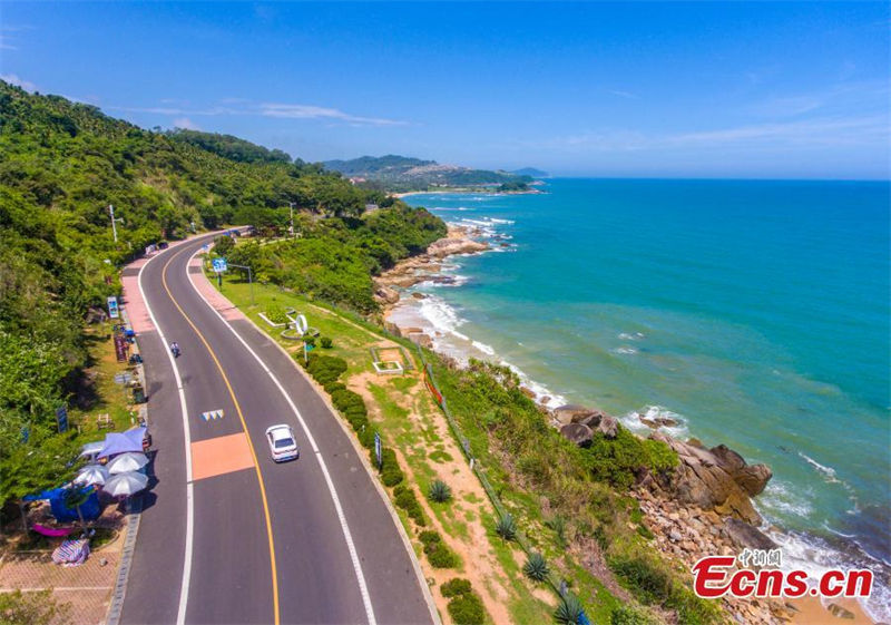 La charmante route touristique c?tière de Wanning dans la province de Hainan