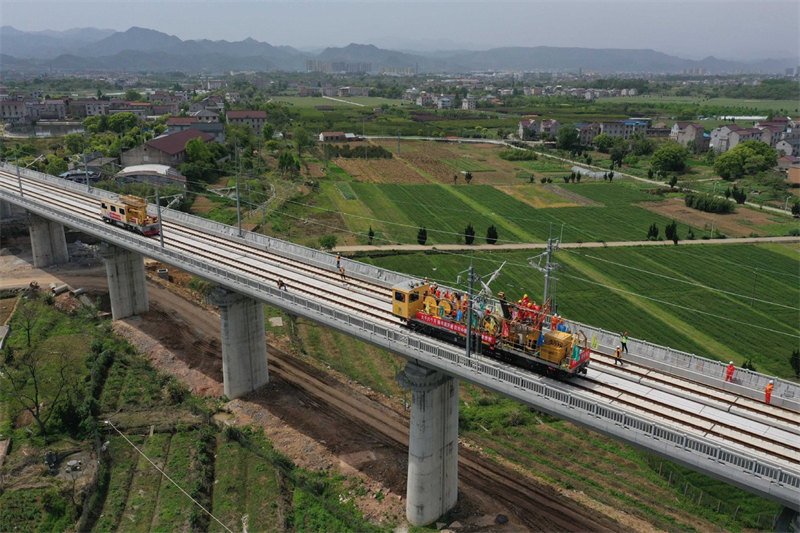 La Chine construit son premier chemin de fer à grande vitesse contr?lé en partie par des capitaux privés