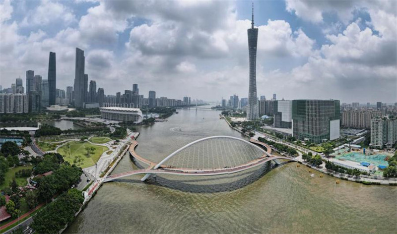 Ouverture d'une nouvelle passerelle sur la rivière des Perles à Guangzhou