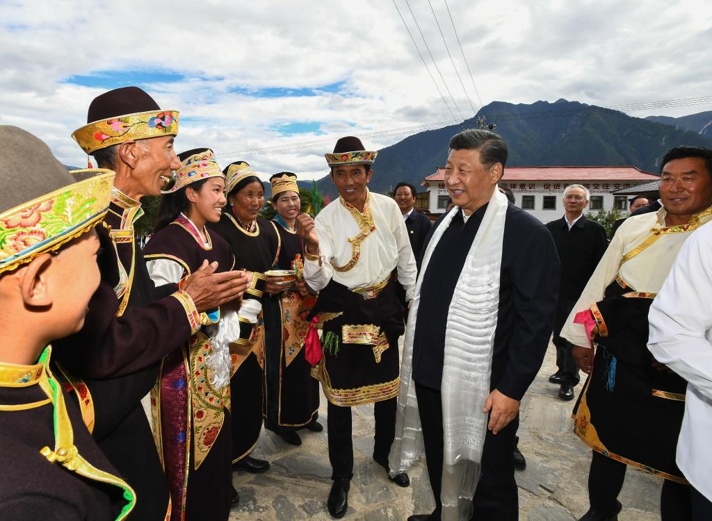 Xi Jinping inspecte le Tibet, insistant sur la stabilité durable et le développement de haute qualité