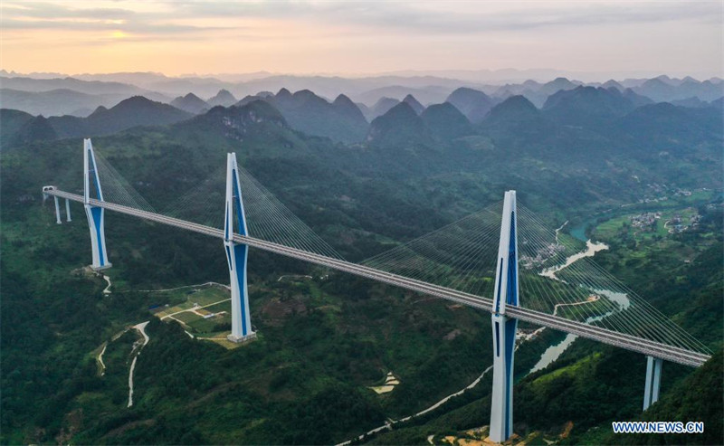 Les ponts du Guizhou montagneux