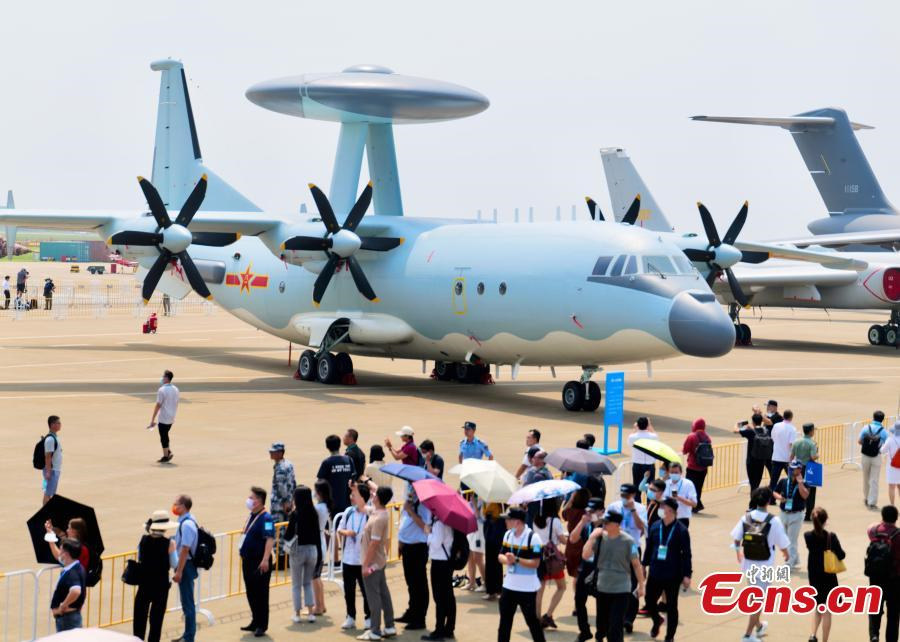 Au 13e Salon d'aviation et d'aérospatiale de Zhuhai, l'armée de l'air chinoise épate les spectateurs