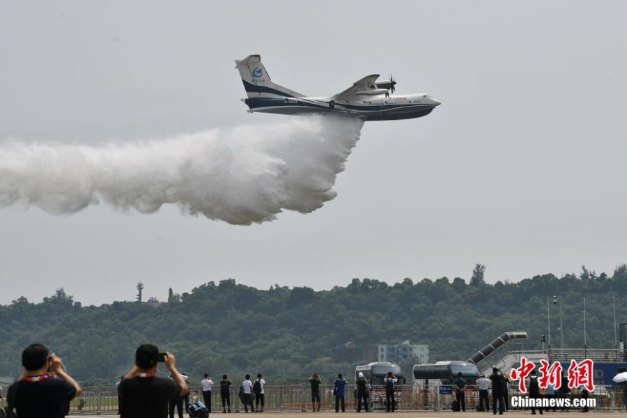 Au 13e Salon d'aviation et d'aérospatiale de Zhuhai, l'armée de l'air chinoise épate les spectateurs