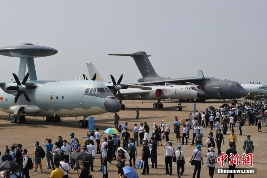 Au 13e Salon d'aviation et d'aérospatiale de Zhuhai, l'armée de l'air chinoise épate les spectateurs