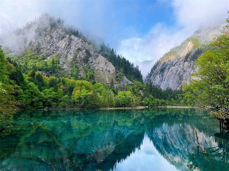 Le site de Jiuzhaigou rouvre entièrement aux visiteurs après le séisme de 2017