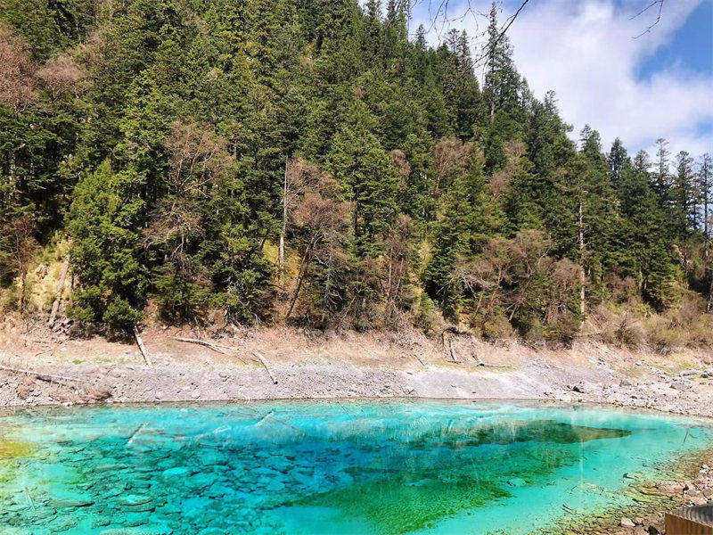 Le site de Jiuzhaigou rouvre entièrement aux visiteurs après le séisme de 2017