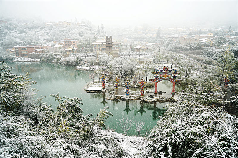 L'air hivernal transforme le paysage du Gansu en paysage de neige