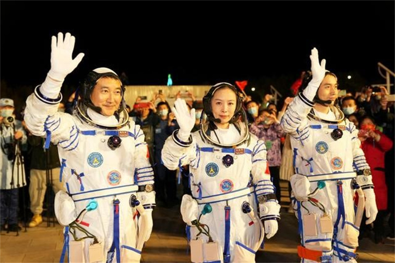 Wang Yaping, ? enseignante depuis l'espace ? et première femme astronaute chinoise à séjourner dans la station spatiale