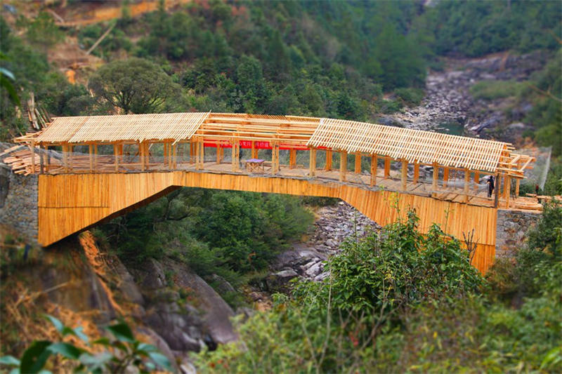 Technique du patrimoine culturel immatériel dans le Fujian : le pont en arc en bois sans clous ni rivets qui tient depuis un siècle