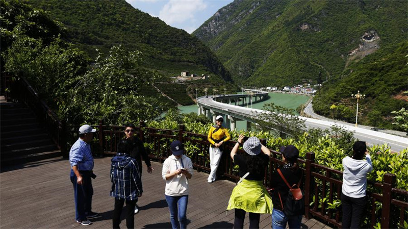 Les paysages d'automne pittoresques de l'autoroute de Guzhao, dans la province du Hubei