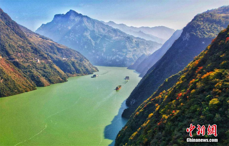 L' ? autoroute sur l'eau ? dans la zone du réservoir des Trois Gorges voit une circulation intense et fluide 