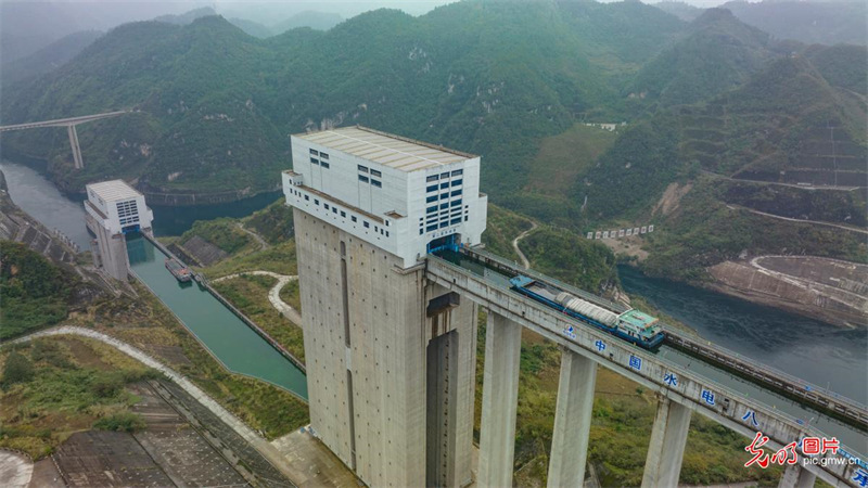 Guizhou : des navires sur un viaduc !