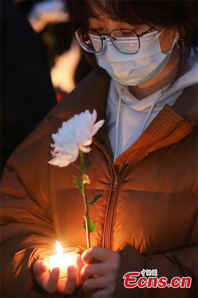 Nanjing : les étudiants rendent hommage aux victimes du massacre de 1937