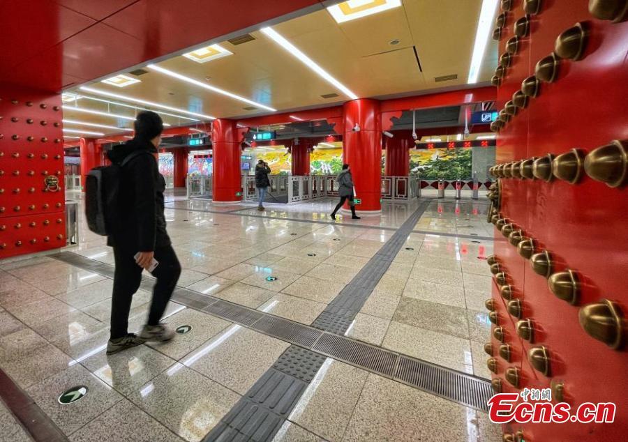 Des éléments chinois traditionnels ajoutent de la grace aux stations du métro de Beijing