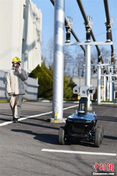 Sichuan : un robot intelligent travaille pour une sous-station de 500 kV à Liangshan