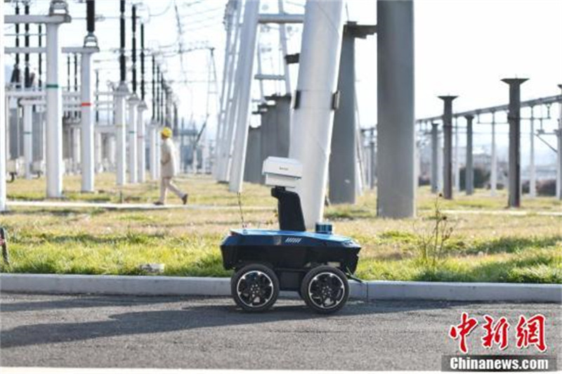 Sichuan : un robot intelligent travaille pour une sous-station de 500 kV à Liangshan