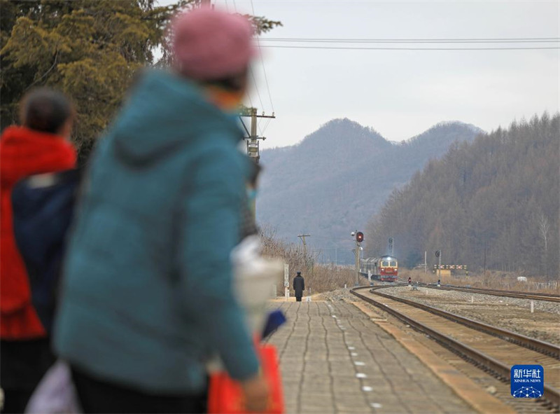 Une foire du Nouvel An chinois dans un train lent