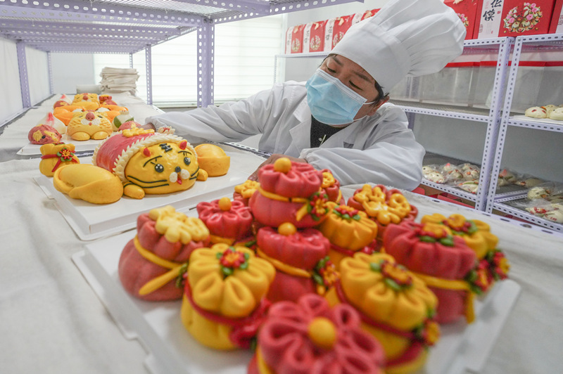 Shandong : des petits pains festifs colorés pour célébrer le Nouvel An chinois