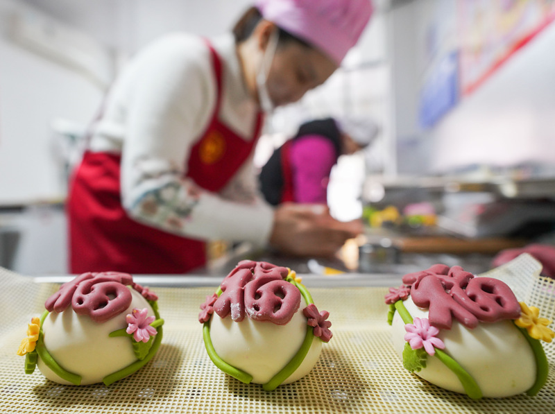 Shandong : des petits pains festifs colorés pour célébrer le Nouvel An chinois