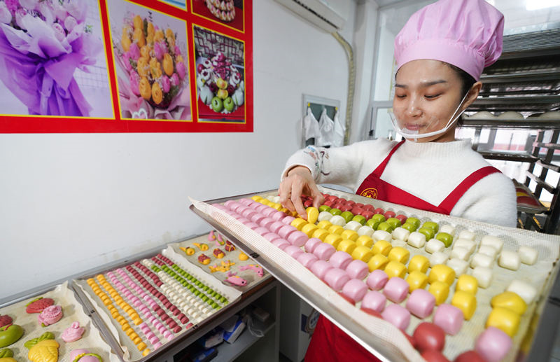 Shandong : des petits pains festifs colorés pour célébrer le Nouvel An chinois