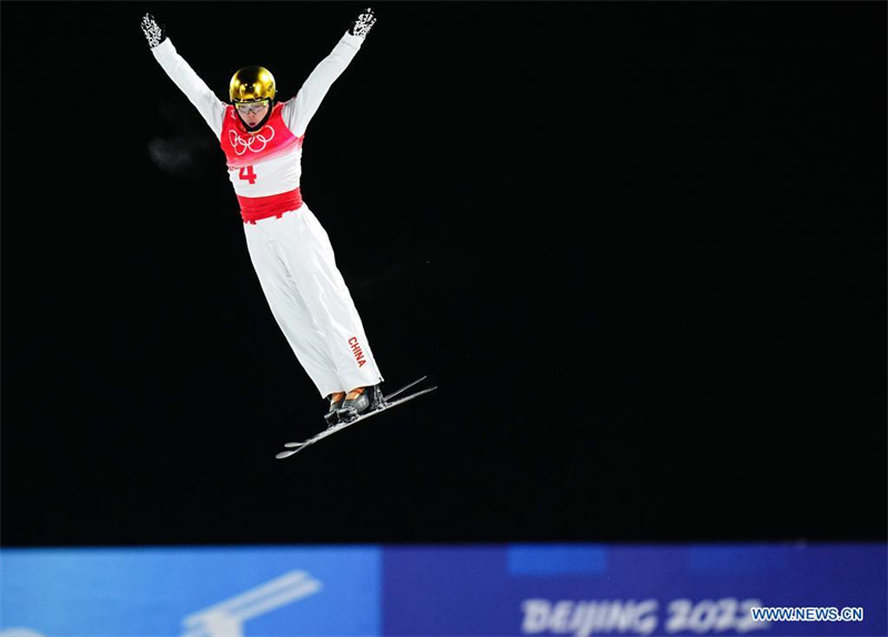 (BEIJING 2022) Le Chinois Qi Guangpu remporte l'or en saut acrobatique hommes