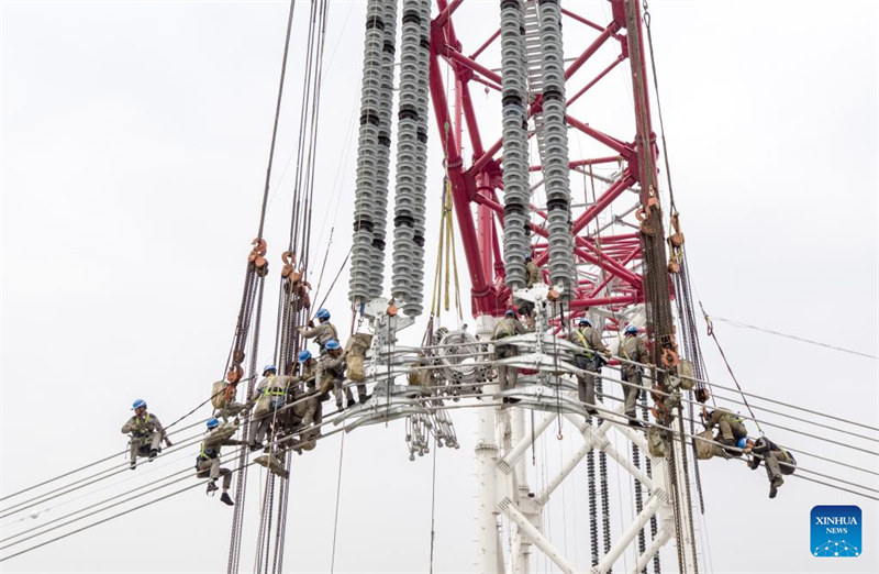 La section de l'Anhui de la ligne de transport d'électricité Baihetan-Jiangsu achevée