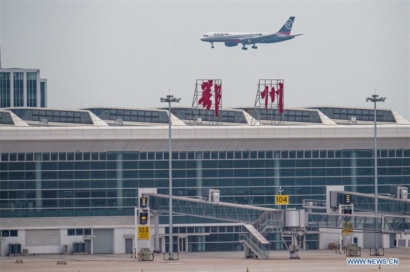 Chine : le premier aéroport destiné au fret achève son vol d'essai d'avions cargo