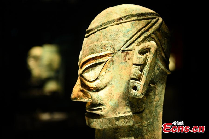 La salle des bronzes récemment rénovée du Musée de Sanxingdui ouverte au public