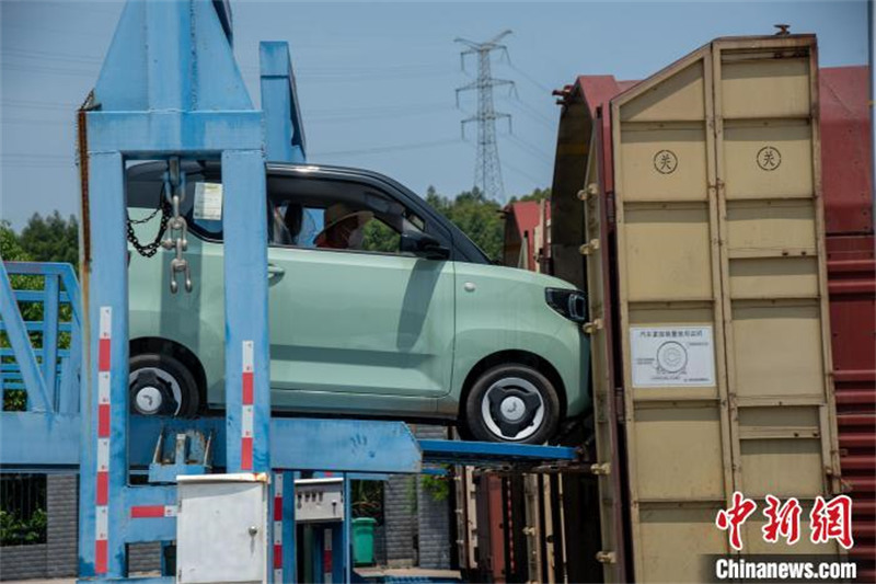 Les voitures fabriquées dans le Guangxi sont envoyées dans le monde entier sur un ? porte-avions terrestre ?